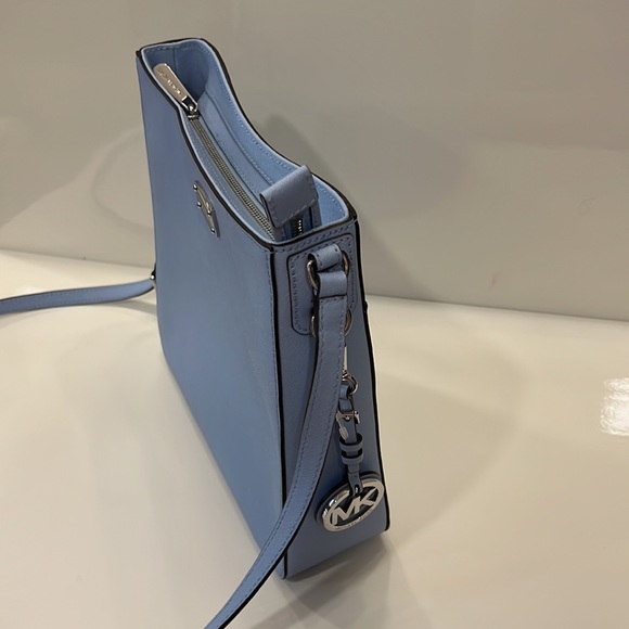 💙 Michael Kors Crossbody Purse 💙 - Picture 5 of 9